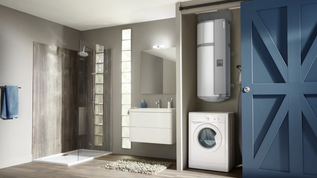 pompe à chaleur air eau Chauffe-eau thermodynamique Atlantic Calypso installé dans une buanderie